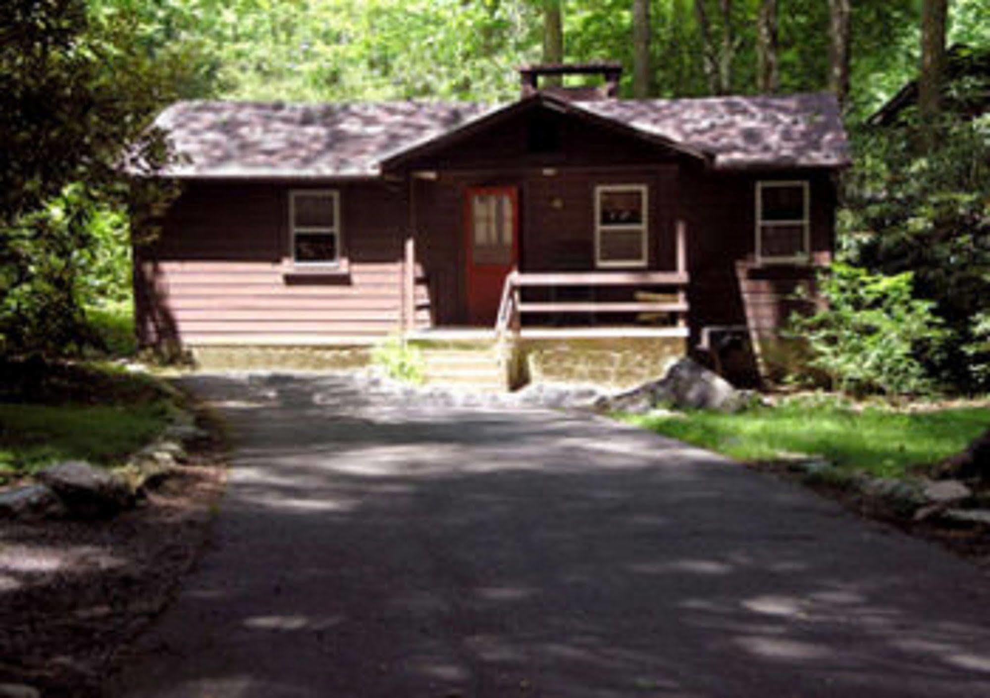 Cabins At Twinbrook Resort Maggie Valley Exterior photo