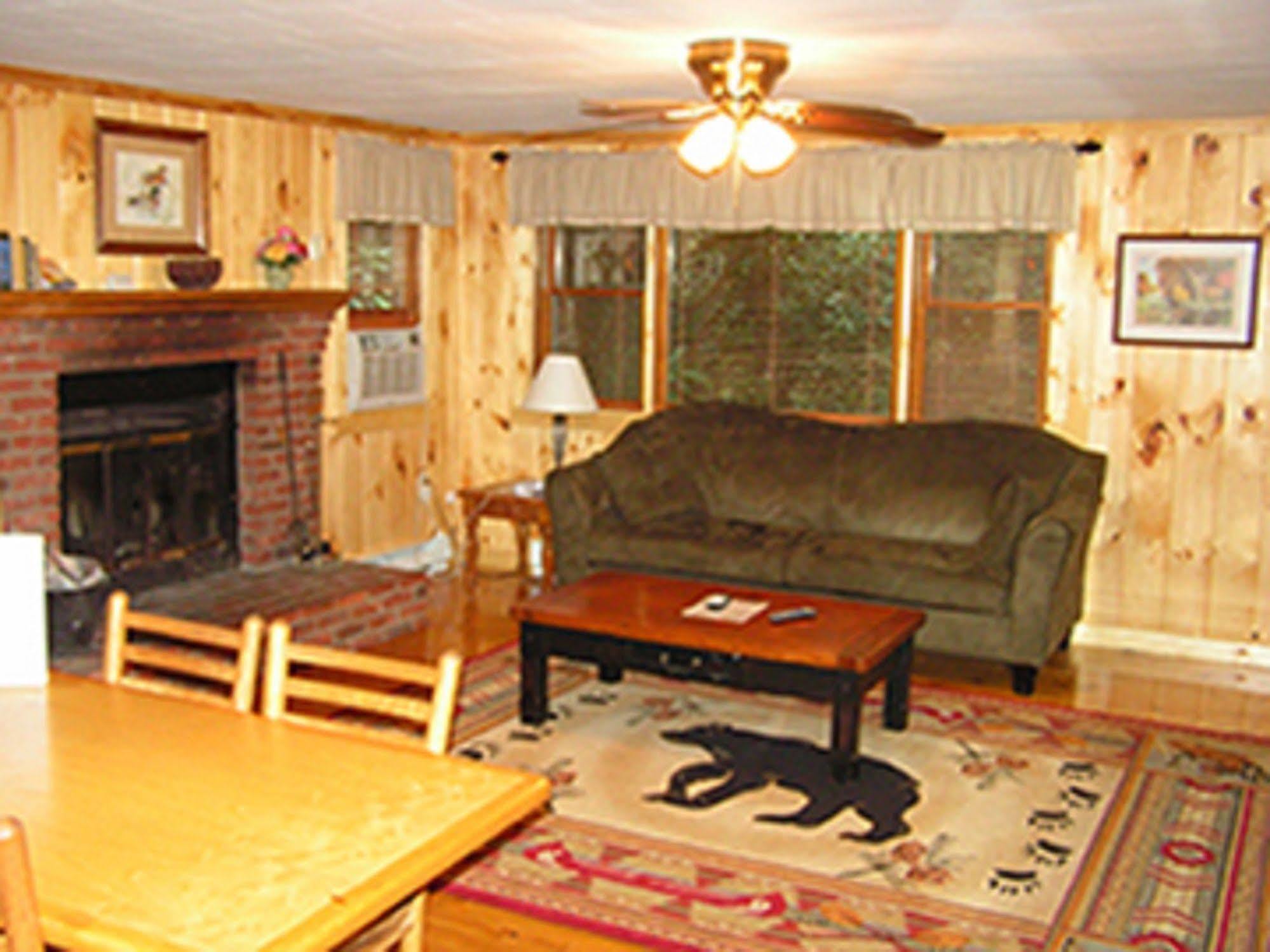 Cabins At Twinbrook Resort Maggie Valley Exterior photo