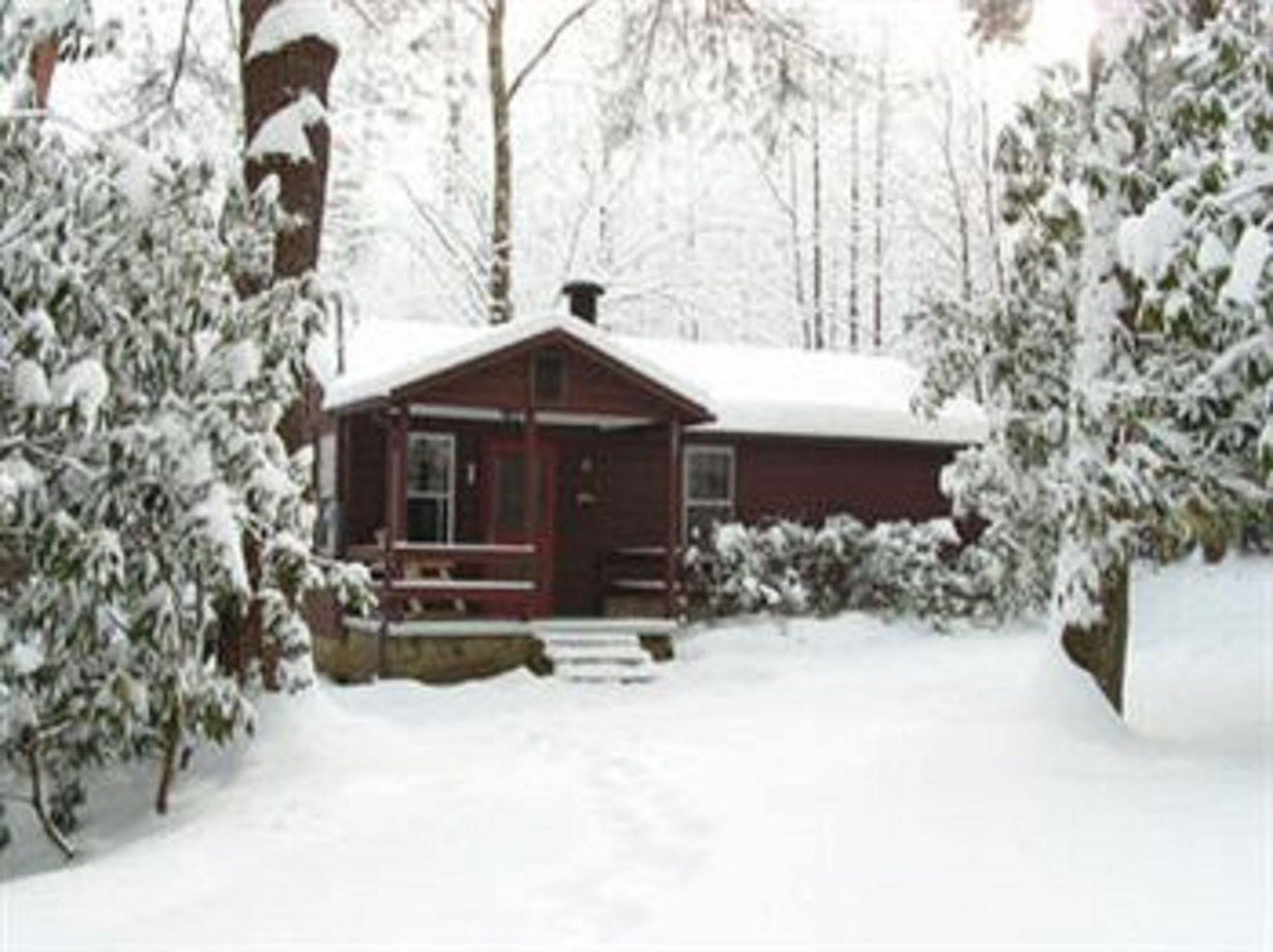 Cabins At Twinbrook Resort Maggie Valley Exterior photo