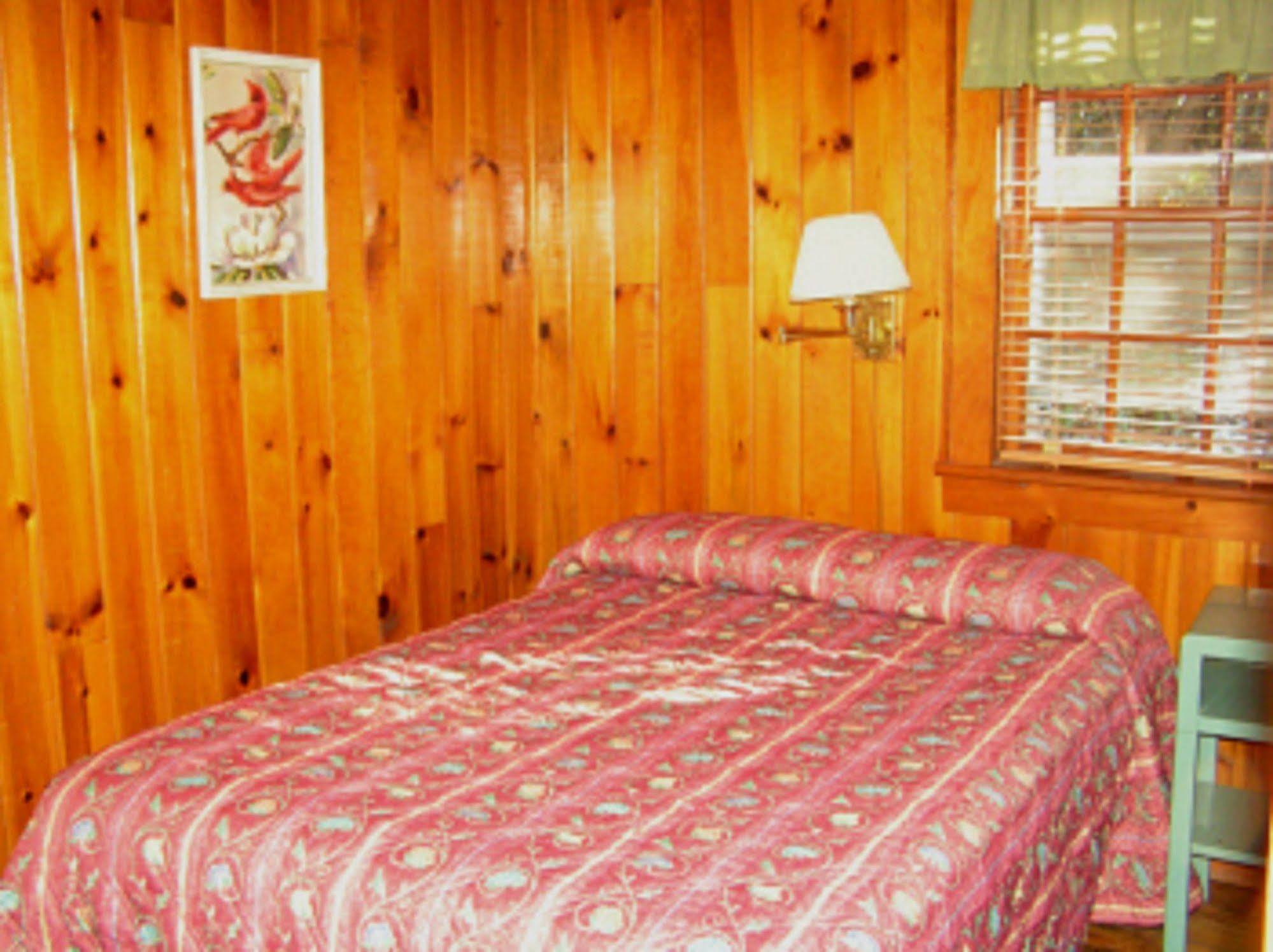 Cabins At Twinbrook Resort Maggie Valley Exterior photo