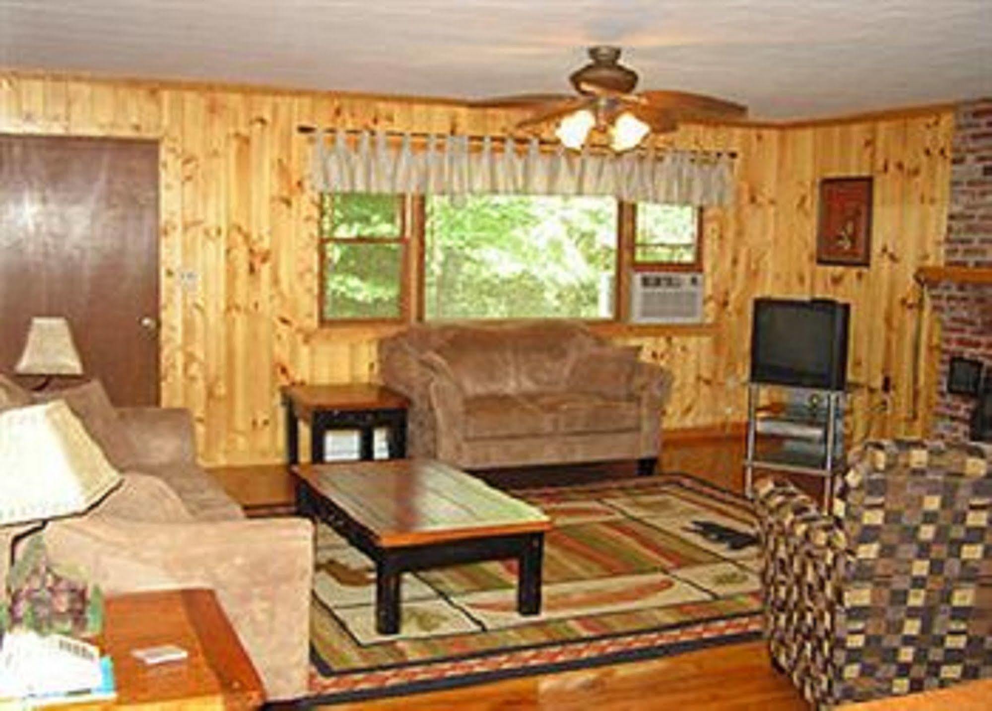 Cabins At Twinbrook Resort Maggie Valley Exterior photo