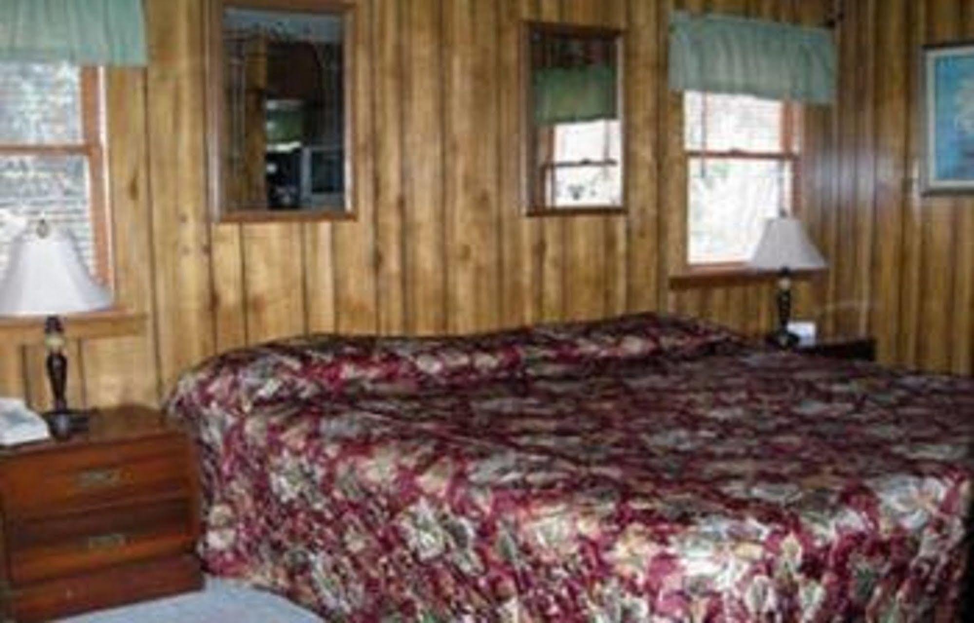 Cabins At Twinbrook Resort Maggie Valley Exterior photo